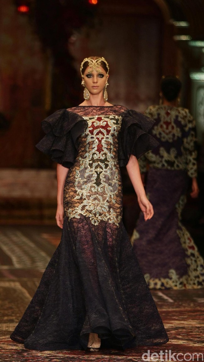 koleksi terbaru Sebastian Gunawan dan Cristina Panarese yang mengusung tema La Divina Marchesa di Ballroom Hotel Mulia. Senayan. Jakarta. [Foto: Mohammad Abduh/Wolipop]