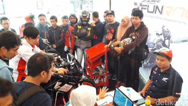 Ribuan Orang Ramai-ramai Balapan dengan Honda CBR250RR