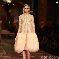 koleksi terbaru Sebastian Gunawan dan Cristina Panarese yang mengusung tema La Divina Marchesa di Ballroom Hotel Mulia. Senayan. Jakarta. [Foto: Mohammad Abduh/Wolipop]