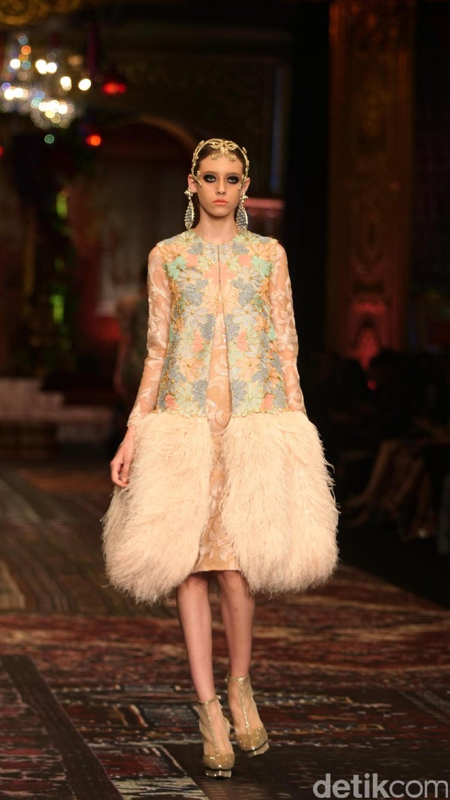 koleksi terbaru Sebastian Gunawan dan Cristina Panarese yang mengusung tema La Divina Marchesa di Ballroom Hotel Mulia. Senayan. Jakarta. [Foto: Mohammad Abduh/Wolipop]