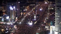 Ratusan ribu warga Korea Selatan kembali memenuhi jalanan pusat ibu kota Seoul, Sabtu (3/12/2016). REUTERS/Chung Sung-Jun/Pool.