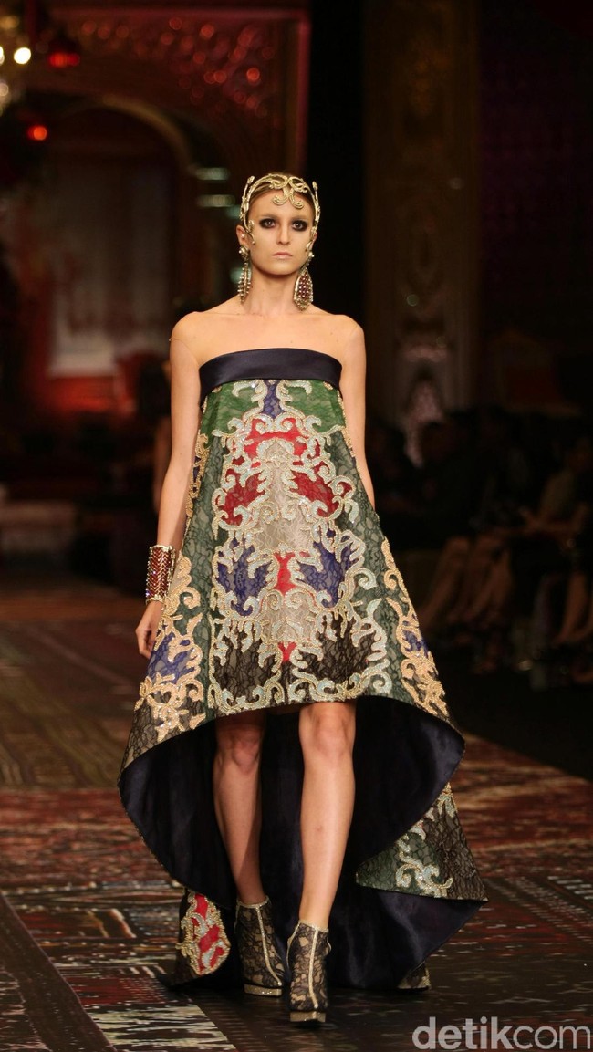 koleksi terbaru Sebastian Gunawan dan Cristina Panarese yang mengusung tema La Divina Marchesa di Ballroom Hotel Mulia. Senayan. Jakarta. [Foto: Mohammad Abduh/Wolipop]