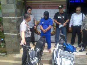 Polisi Tangkap Pencuri Motor Jamaah Saat Salat Subuh