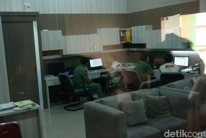 KPK Geledah Ruang Kerja Sekda Pemkab Jombang
