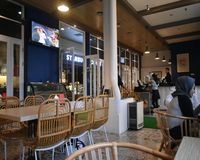 Amypond Cafe: Pedas <i>Juicy</i>, Ayam Penyet yang Dimasak dengan Teknik Confit