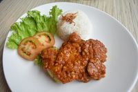 Amypond Cafe: Pedas <i>Juicy</i>, Ayam Penyet yang Dimasak dengan Teknik Confit