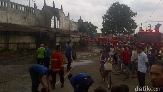 Gedung Tua Marabunta Semarang Terbakar Setelah Terdengar Bunyi Ledakan