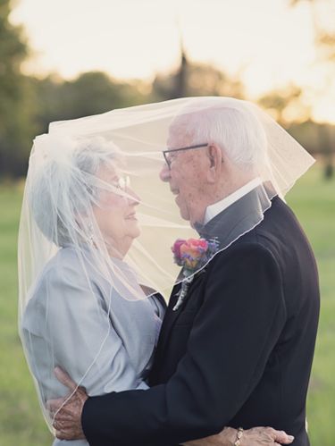 Setelah 70 Tahun, Pasangan Ini Buat Foto Pernikahan untuk Pertamakali