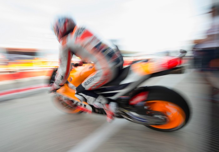 Marc Marquez Kendarai Motor MotoGP di Salju