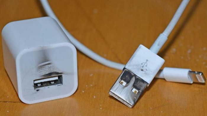 charger terbakar