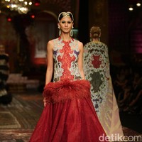 koleksi terbaru Sebastian Gunawan dan Cristina Panarese yang mengusung tema La Divina Marchesa di Ballroom Hotel Mulia. Senayan. Jakarta. [Foto: Mohammad Abduh/Wolipop]