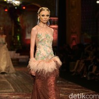 koleksi terbaru Sebastian Gunawan dan Cristina Panarese yang mengusung tema La Divina Marchesa di Ballroom Hotel Mulia. Senayan. Jakarta. [Foto: Mohammad Abduh/Wolipop]