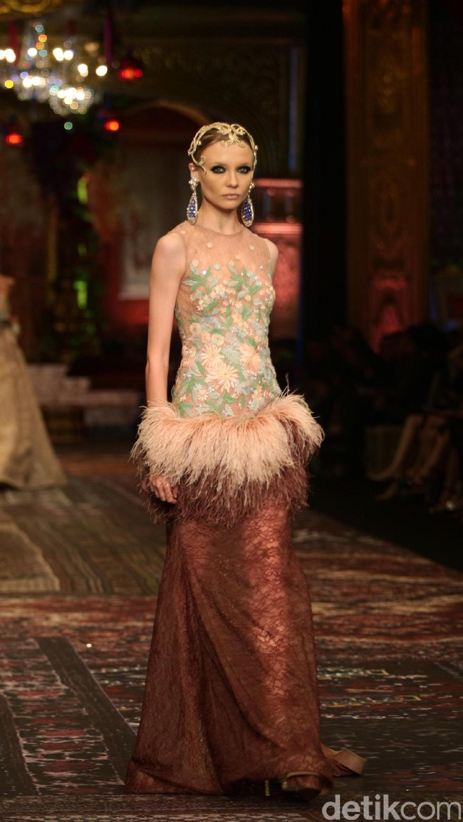 koleksi terbaru Sebastian Gunawan dan Cristina Panarese yang mengusung tema La Divina Marchesa di Ballroom Hotel Mulia. Senayan. Jakarta. [Foto: Mohammad Abduh/Wolipop]