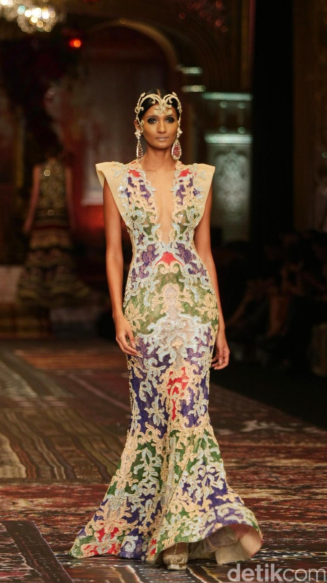 koleksi terbaru Sebastian Gunawan dan Cristina Panarese yang mengusung tema La Divina Marchesa di Ballroom Hotel Mulia. Senayan. Jakarta. [Foto: Mohammad Abduh/Wolipop]