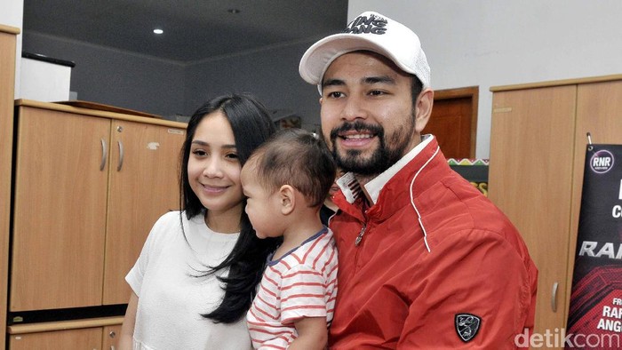 Banyak Diterpa Gosip, Raffi Ahmad Yakin Doa Istri Paling Mujarab