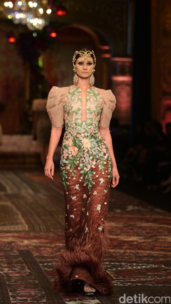 koleksi terbaru Sebastian Gunawan dan Cristina Panarese yang mengusung tema La Divina Marchesa di Ballroom Hotel Mulia. Senayan. Jakarta. [Foto: Mohammad Abduh/Wolipop]