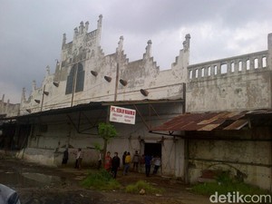 Gedung Tua Marabunta di Semarang Terbakar