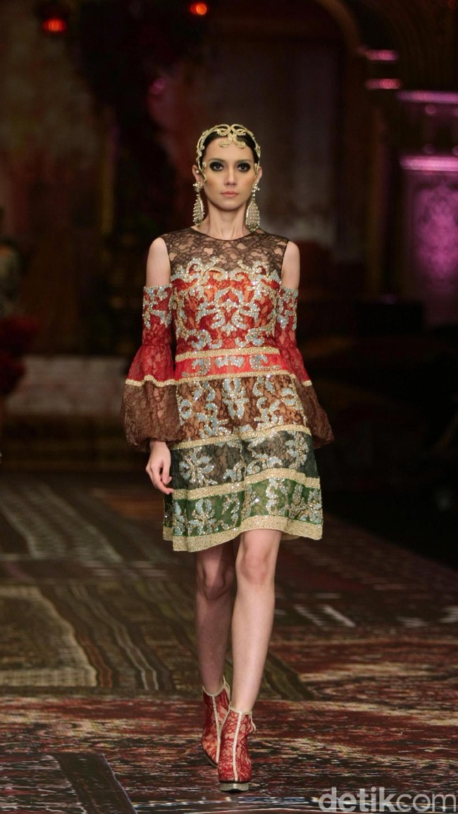 koleksi terbaru Sebastian Gunawan dan Cristina Panarese yang mengusung tema La Divina Marchesa di Ballroom Hotel Mulia. Senayan. Jakarta. [Foto: Mohammad Abduh/Wolipop]