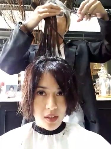  Rambut  Pendek Dian Sastro Bikin Netizen Terbelah