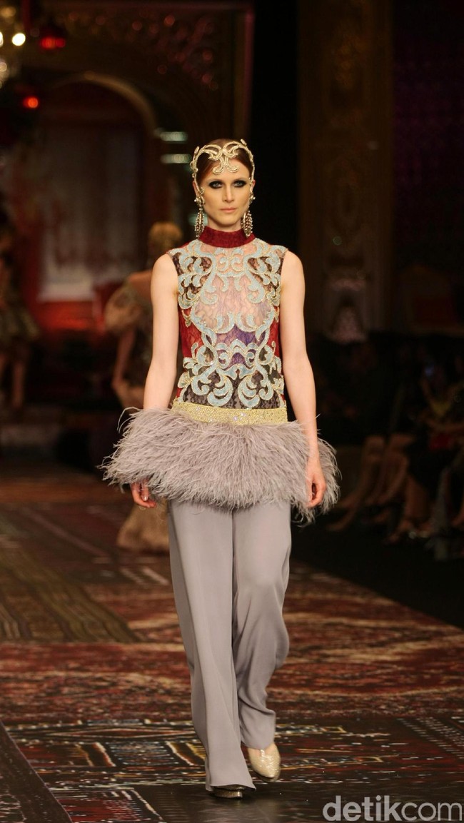 koleksi terbaru Sebastian Gunawan dan Cristina Panarese yang mengusung tema La Divina Marchesa di Ballroom Hotel Mulia. Senayan. Jakarta. [Foto: Mohammad Abduh/Wolipop]