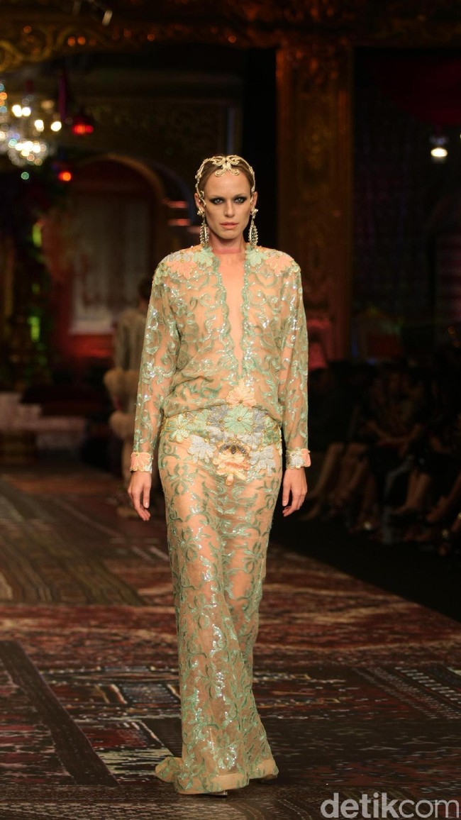 koleksi terbaru Sebastian Gunawan dan Cristina Panarese yang mengusung tema La Divina Marchesa di Ballroom Hotel Mulia. Senayan. Jakarta. [Foto: Mohammad Abduh/Wolipop]