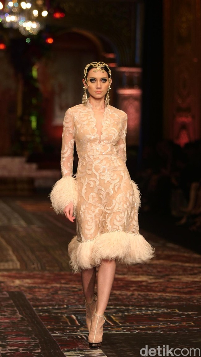 koleksi terbaru Sebastian Gunawan dan Cristina Panarese yang mengusung tema La Divina Marchesa di Ballroom Hotel Mulia. Senayan. Jakarta. [Foto: Mohammad Abduh/Wolipop]