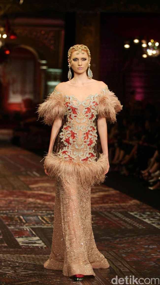 koleksi terbaru Sebastian Gunawan dan Cristina Panarese yang mengusung tema La Divina Marchesa di Ballroom Hotel Mulia. Senayan. Jakarta. [Foto: Mohammad Abduh/Wolipop]