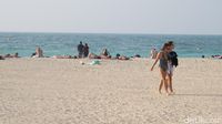Turis di Pantai Jumeirah (Afif Farhan/detikcom)