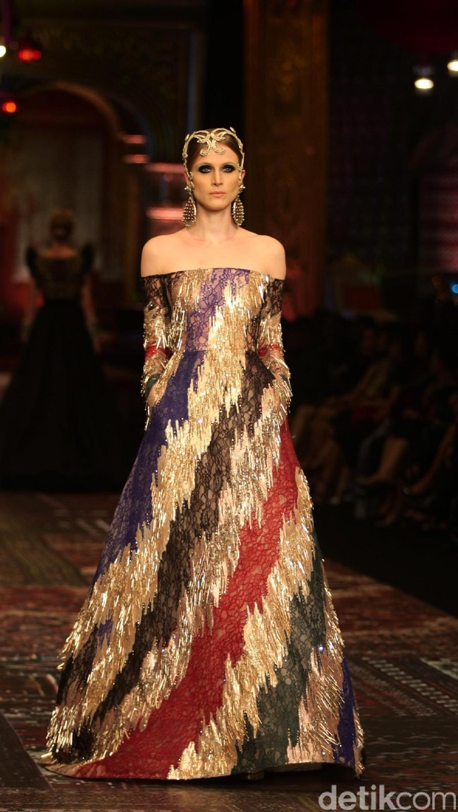 koleksi terbaru Sebastian Gunawan dan Cristina Panarese yang mengusung tema La Divina Marchesa di Ballroom Hotel Mulia. Senayan. Jakarta. [Foto: Mohammad Abduh/Wolipop]