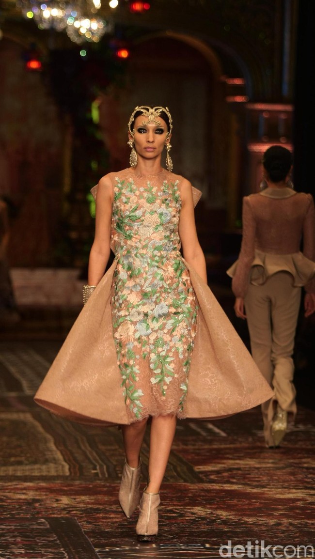 koleksi terbaru Sebastian Gunawan dan Cristina Panarese yang mengusung tema La Divina Marchesa di Ballroom Hotel Mulia. Senayan. Jakarta. [Foto: Mohammad Abduh/Wolipop]