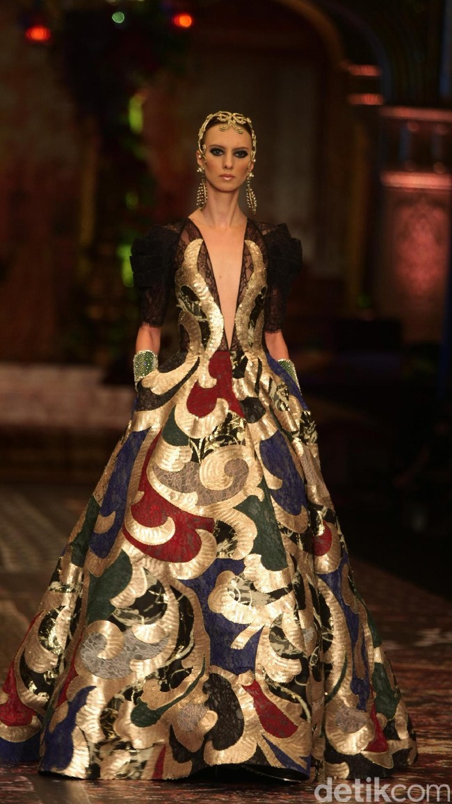 koleksi terbaru Sebastian Gunawan dan Cristina Panarese yang mengusung tema La Divina Marchesa di Ballroom Hotel Mulia. Senayan. Jakarta. [Foto: Mohammad Abduh/Wolipop]