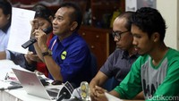Para Inisiator Car Free Day (CFD) mengaku kecewa dengan banyaknya atribut partai politik di acara pada hari Minggu (4/1/2016) kemarin.
