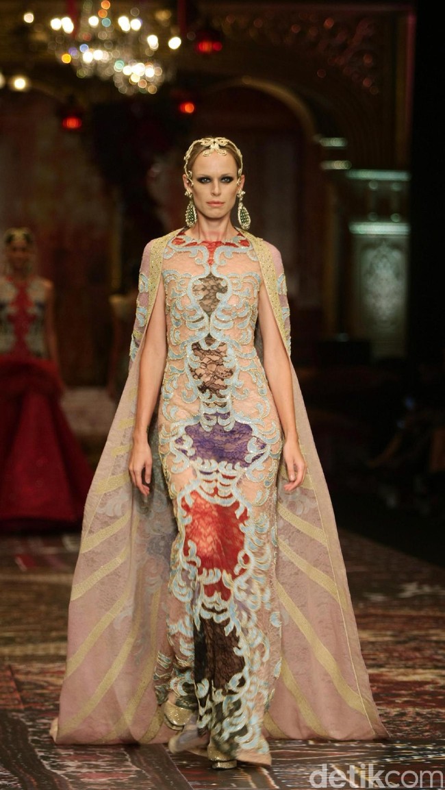 koleksi terbaru Sebastian Gunawan dan Cristina Panarese yang mengusung tema La Divina Marchesa di Ballroom Hotel Mulia. Senayan. Jakarta. [Foto: Mohammad Abduh/Wolipop]