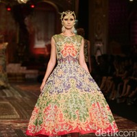 koleksi terbaru Sebastian Gunawan dan Cristina Panarese yang mengusung tema La Divina Marchesa di Ballroom Hotel Mulia. Senayan. Jakarta. [Foto: Mohammad Abduh/Wolipop]