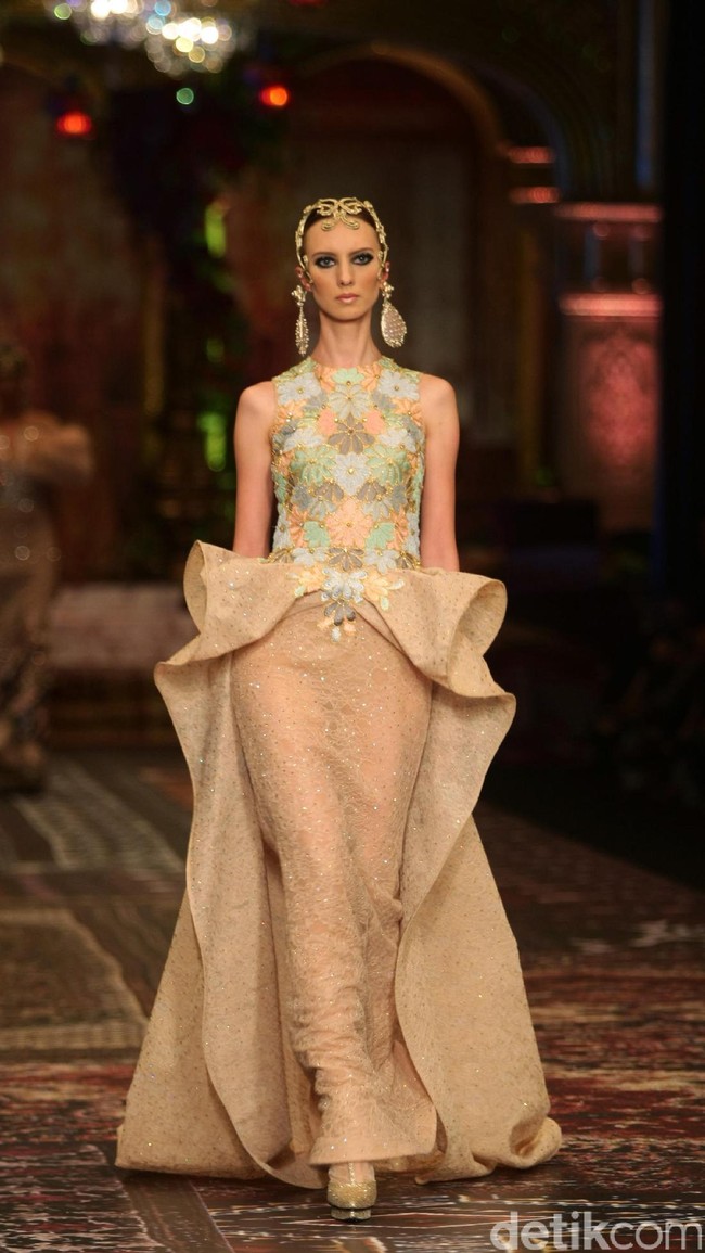 koleksi terbaru Sebastian Gunawan dan Cristina Panarese yang mengusung tema La Divina Marchesa di Ballroom Hotel Mulia. Senayan. Jakarta. [Foto: Mohammad Abduh/Wolipop]