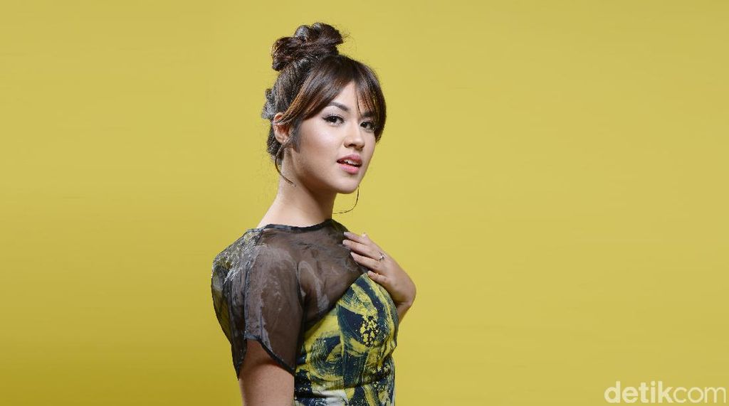 Raisa Dikenal Anak yang Tomboi dan Suka Nyanyi Sejak Balita