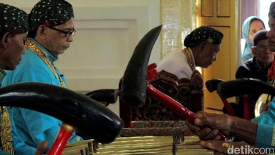 Gamelan Sekaten Keraton Yogyakarta Ditabuh