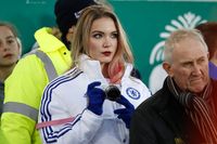 Berkostum Chelsea Saat Nonton MU, Gadis Cantik Hebohkan Netizen