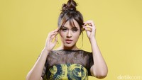 Tidak hanya itu, ada juga si cantik Raisa yang juga sukses merilis ulang lagu di awal-awal kariernya. Foto: Ari/detikHOT
