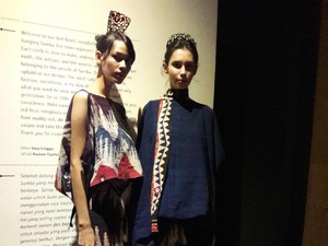 Sukses dengan Batik, Sejauh Mata Memandang kini Angkat Tenun Ikat Sumba