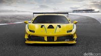 Dibandingkan dengan Ferrari 488 GTB yang dibuat untuk jalanan umum, 488 Challenge ini dibekali engine mapping khusus yang bisa mengoptimalkan performa balap. Walhasil, rasio giginya lebih pendek sehingga meningkatkan akselerasi 11,6 persen lebih daripada model Ferrari 458 Challenge Evo yang menggunakan mesin naturally-aspirated.