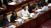 Prasetyo menghadiri rapat kerja di gedung DPR, Jakarta, Selasa (6/12/2016).