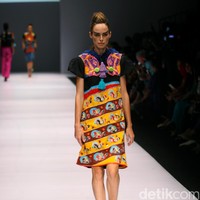 Koleksi Lenny Agustin mengusung tema Jaranan di Jakarta Fashion Week 2017. Senayan City. Jakarta. [Foto: Mohammad Abduh/Wolipop]