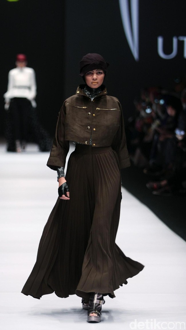 Koleksi Norma Hauri mengangkat tema Road Chic di Jakarta Fashion Week 2017. Senayan City. Jakarta. [Foto: Mohammad Abduh/Wolipop]