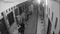 Terekam CCTV, Begini Aksi Sadis Komplotan Curanmor Berpistol di Karawang