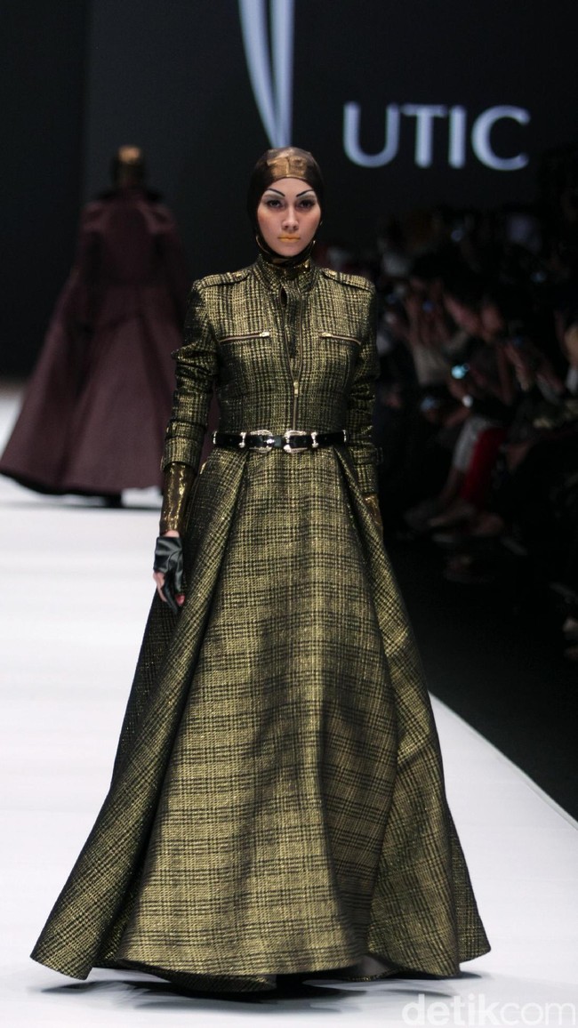 Koleksi Norma Hauri mengangkat tema Road Chic di Jakarta Fashion Week 2017. Senayan City. Jakarta. [Foto: Mohammad Abduh/Wolipop]