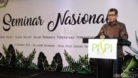 Ketua Umum Badan Pengurus Pusat (BPP) Perhimpunan Sarjana Pertanian Indonesia (PISPI) Sunarso memberikan sambutan pada pembukaan seminar pertanian dan launcing buku tentang Strategi Pembangunan Pertanian yang Visioner dan Integratif di Jakarta, Selasa (6/12).