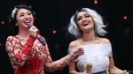 Ciee..Dewi Persik dan Julia Perez Pegangan Tangan Terus
