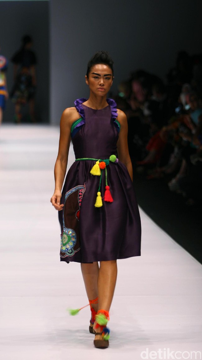 Koleksi Lenny Agustin mengusung tema Jaranan di Jakarta Fashion Week 2017. Senayan City. Jakarta. [Foto: Mohammad Abduh/Wolipop]