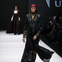 Koleksi Norma Hauri mengangkat tema Road Chic di Jakarta Fashion Week 2017. Senayan City. Jakarta. [Foto: Mohammad Abduh/Wolipop]